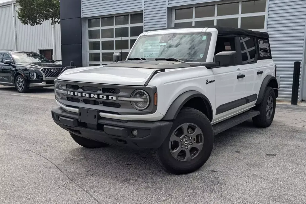 2022 Ford Bronco Base photo 1