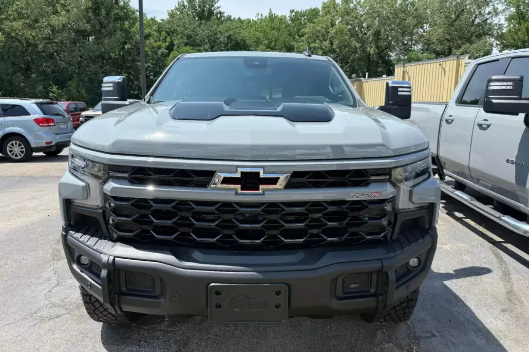 2024 Chevrolet Silverado 1500 ZR2 photo 1