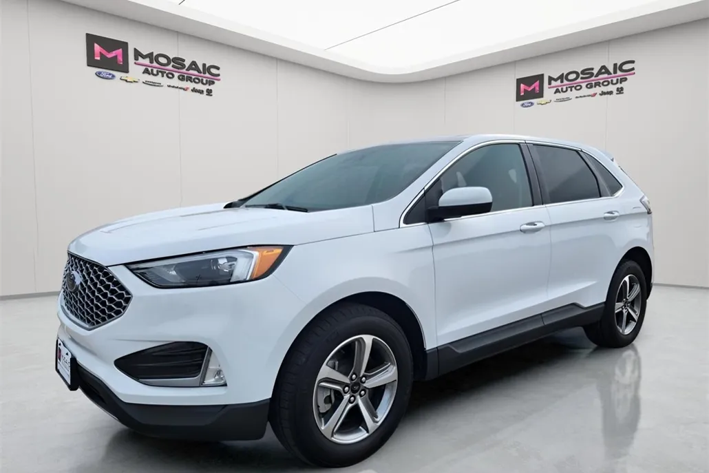 2023 Ford Edge SEL photo 1
