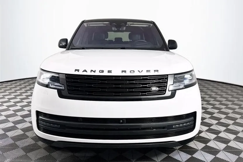 2022 Land Rover Range Rover SE photo 1