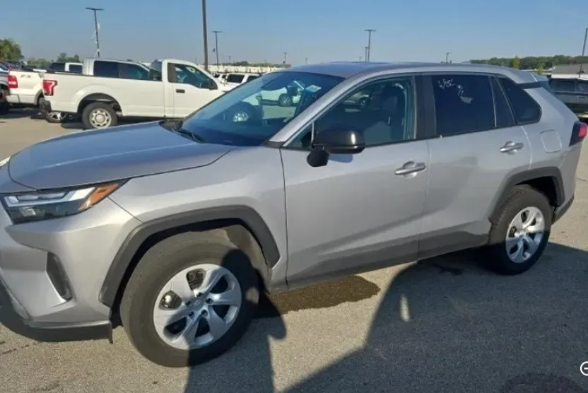 2024 Toyota RAV4 LE photo 1