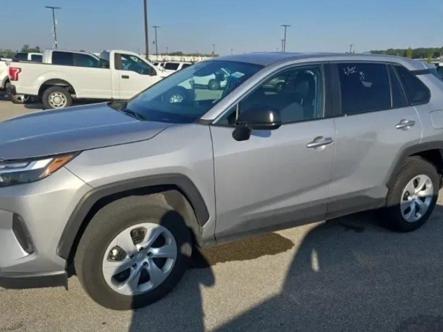 2024 Toyota RAV4 LE photo 1