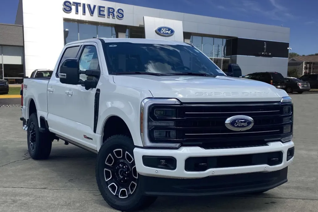2025 Ford F-250 Platinum photo 1