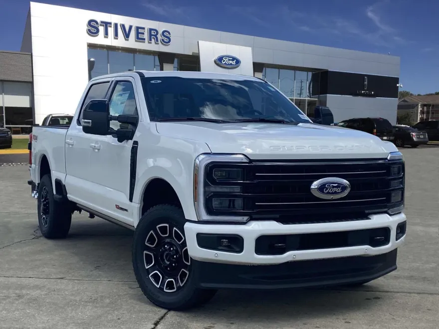 2025 Ford F-250 Platinum photo 1