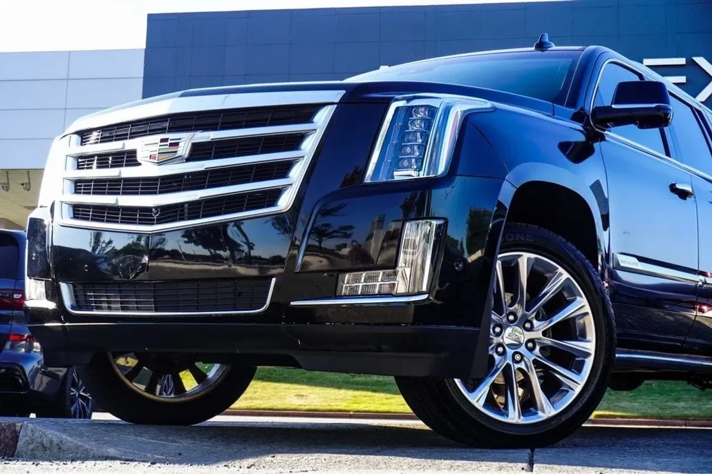 2017 Cadillac Escalade ESV Luxury photo 1