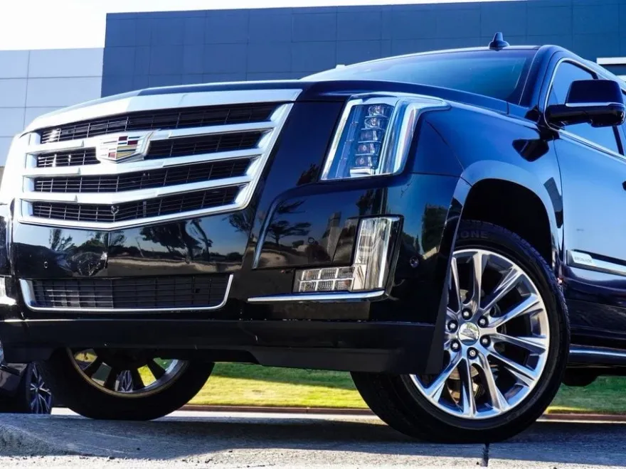 2017 Cadillac Escalade ESV Luxury photo 1