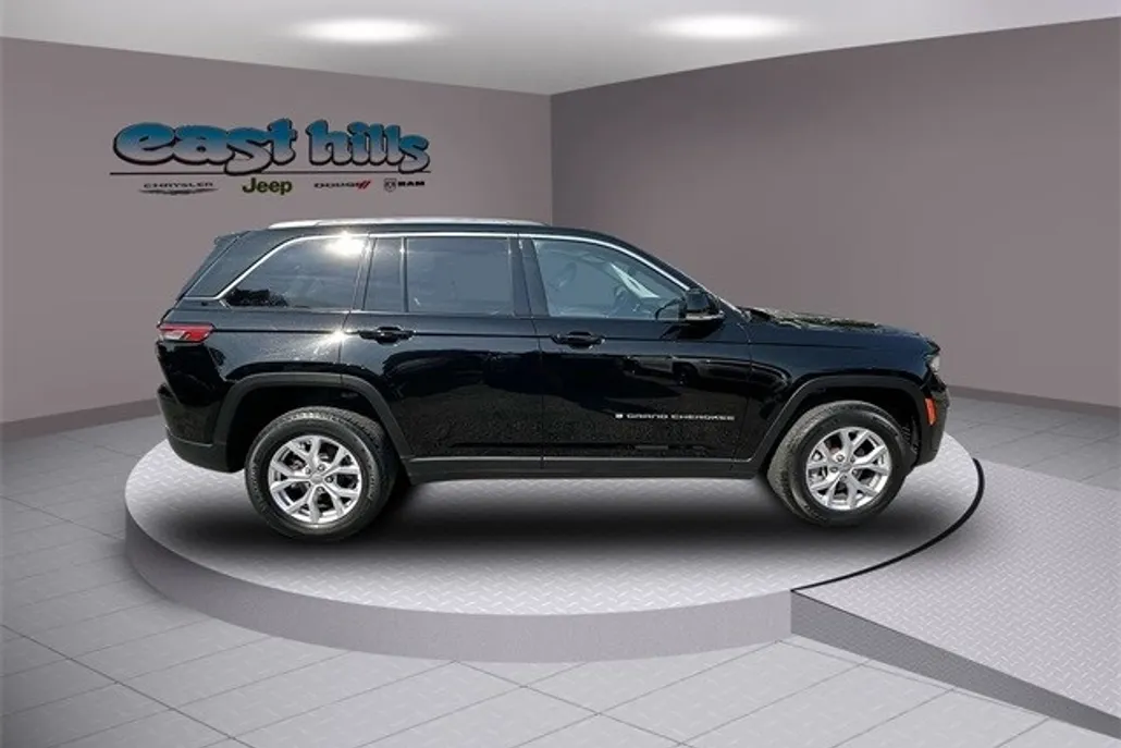 2022 Jeep Grand Cherokee Limited photo 1