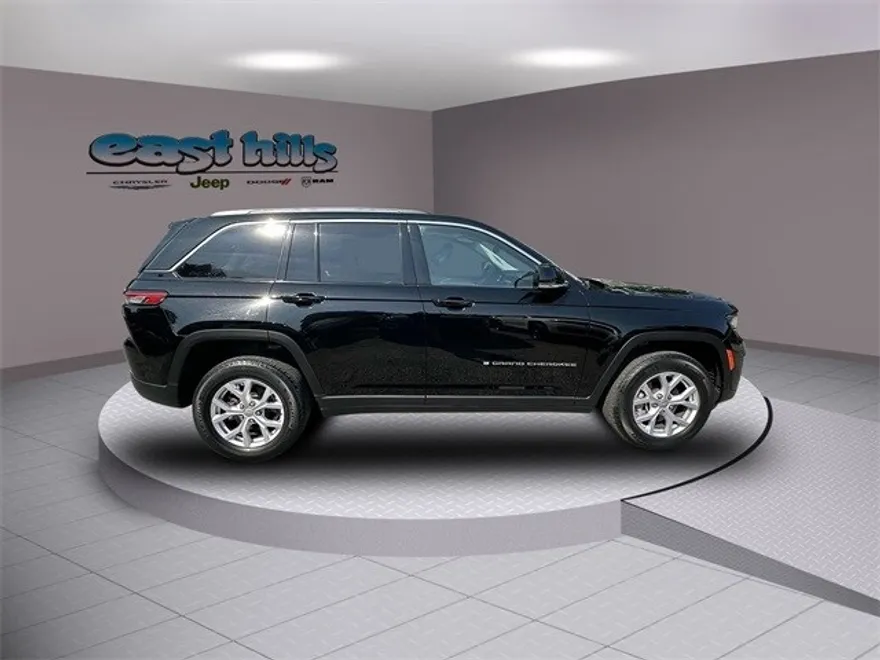 2022 Jeep Grand Cherokee Limited photo 1