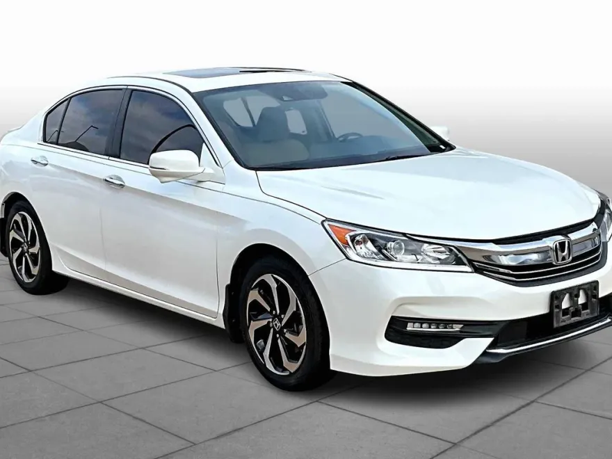 2017 Honda Accord EX photo 1