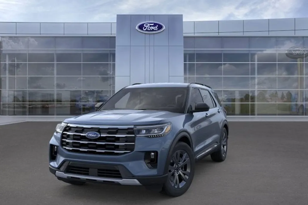 2025 Ford Explorer photo 1