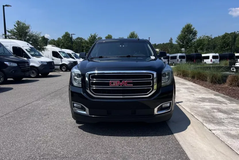 2017 Gmc Yukon SLE photo 1