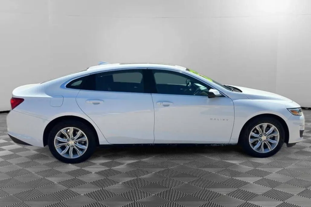 2024 Chevrolet Malibu 1LT photo 1