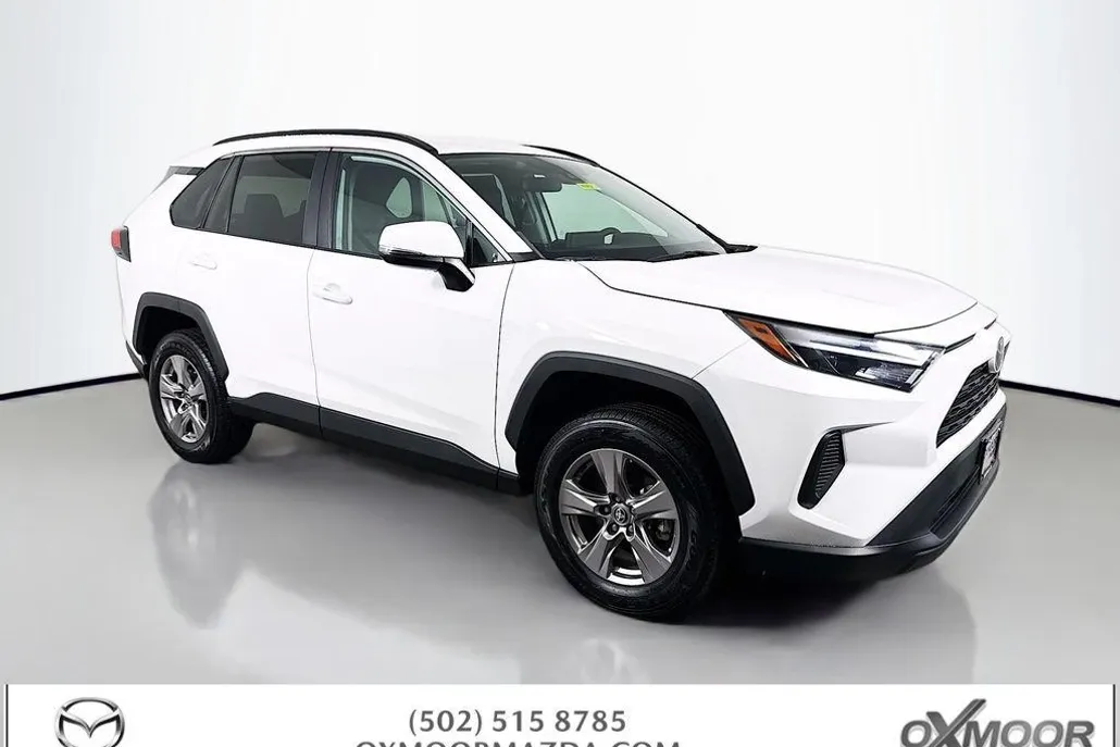 2022 Toyota RAV4 XLE photo 1