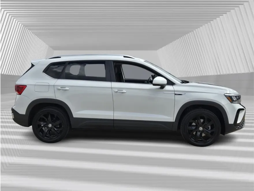 2022 Volkswagen Taos SE photo 1