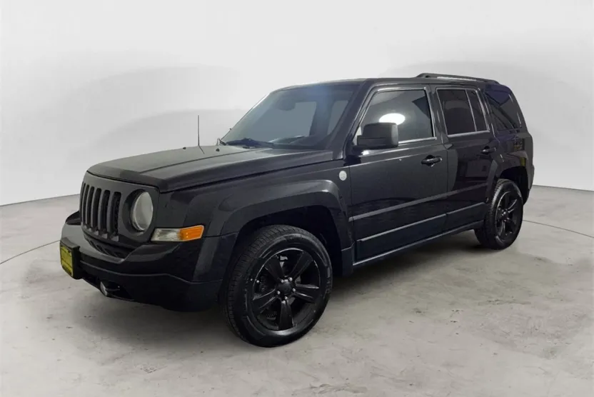 2011 Jeep Patriot Latitude photo 1