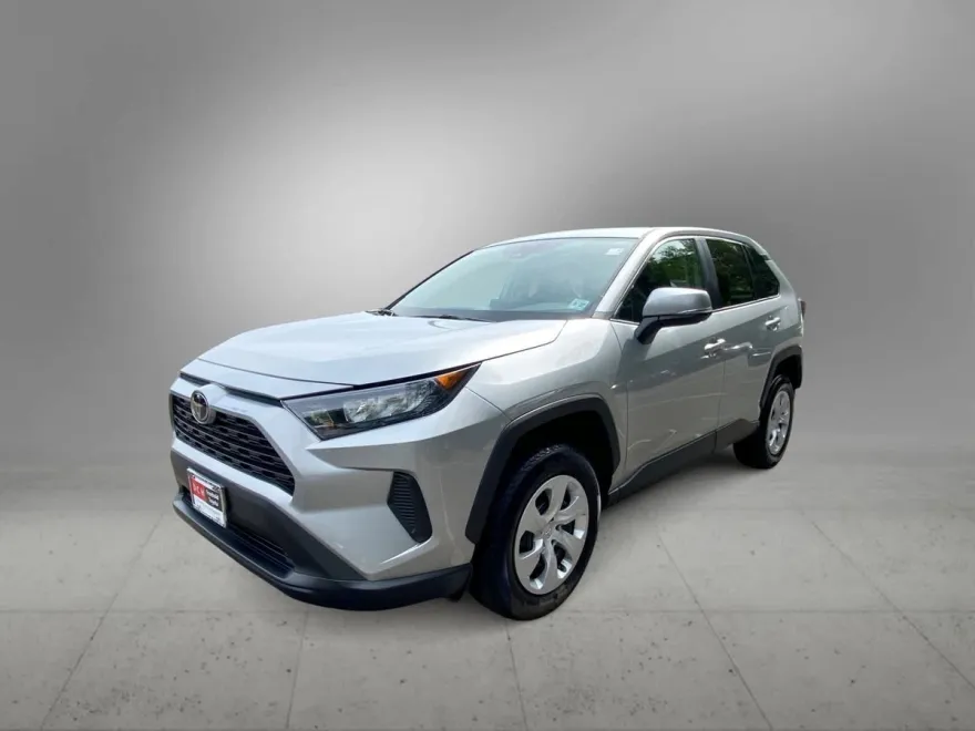 2022 Toyota RAV4 LE photo 1