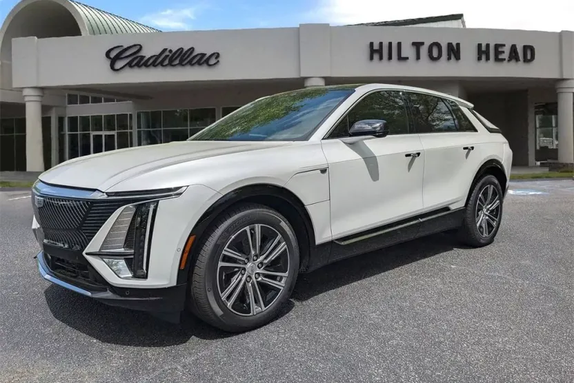 2025 Cadillac Lyriq Luxury photo 1
