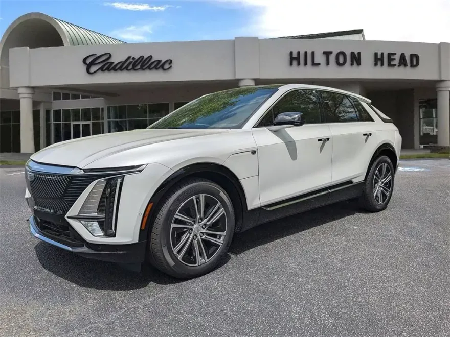 2025 Cadillac Lyriq Luxury photo 1