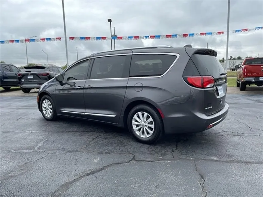 2018 Chrysler Pacifica Touring L photo 1
