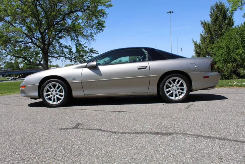 2002 Chevrolet Camaro Sport Coupe photo 1
