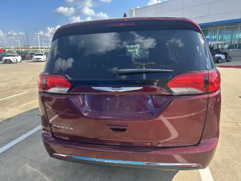 2020 Chrysler Pacifica Touring L photo 4