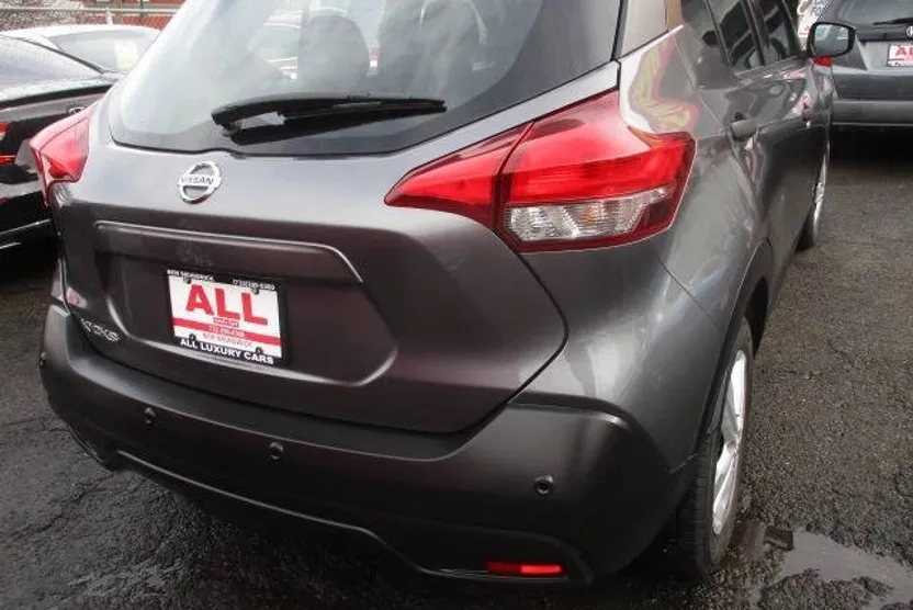 2020 Nissan Kicks SV photo 1