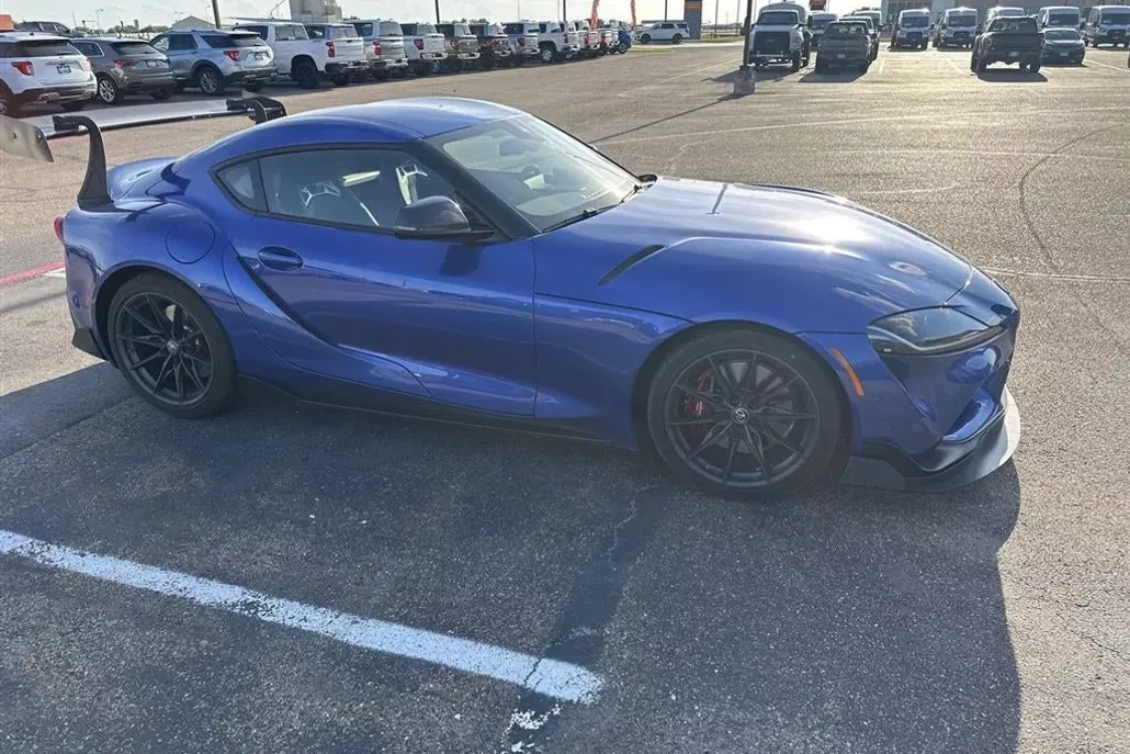 2025 Toyota Supra 3.0 photo 1