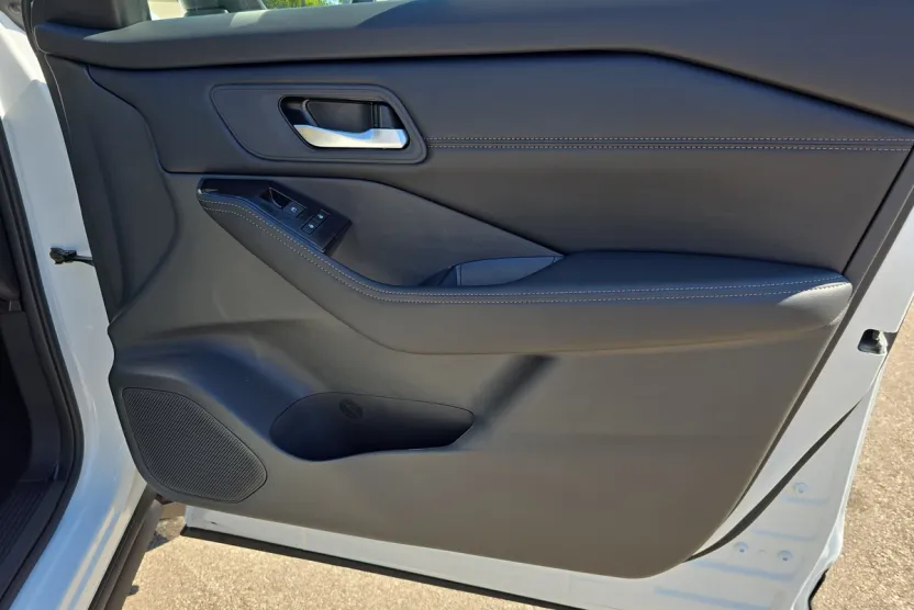 2026 Nissan Rogue Platinum photo 1