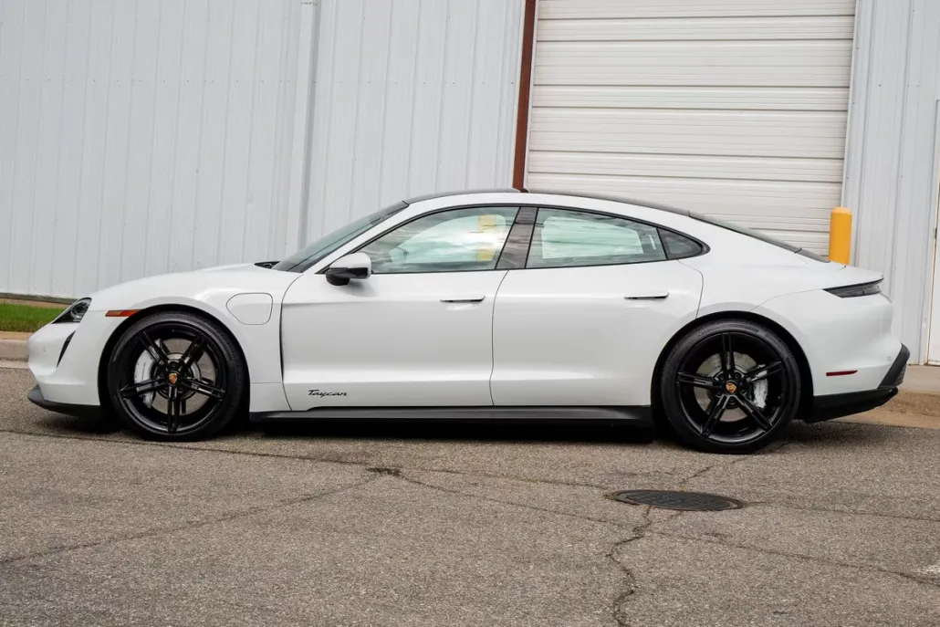 2022 Porsche Taycan photo 1