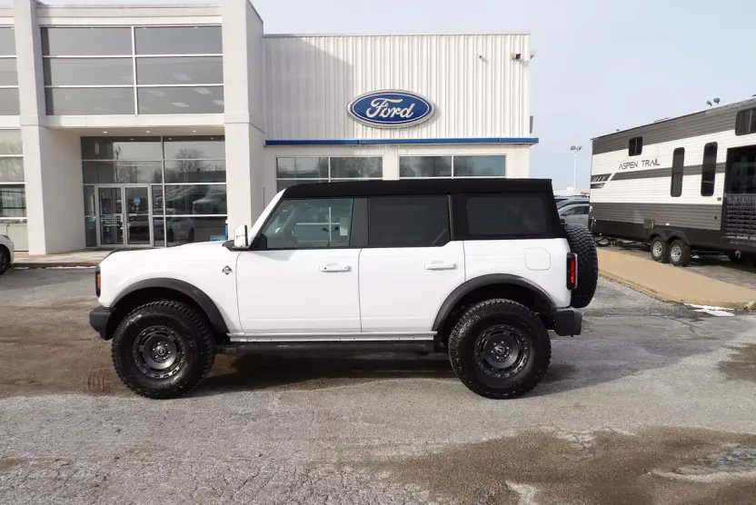 2024 Ford Bronco Outer Banks photo 1