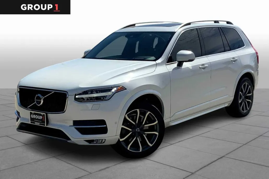 2018 Volvo XC90 Momentum photo 1