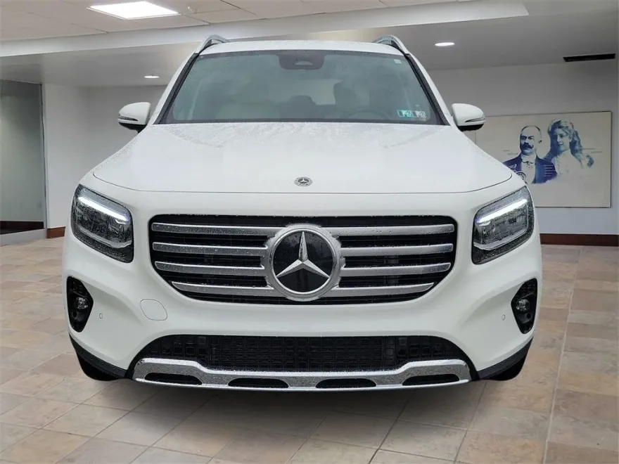 2024 Mercedes Benz GLB 250 photo 1