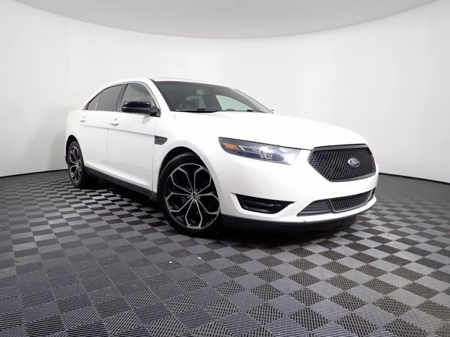 2015 Ford Taurus SHO photo 1
