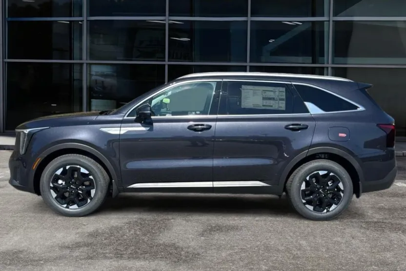 2025 Kia Sorento S photo 1