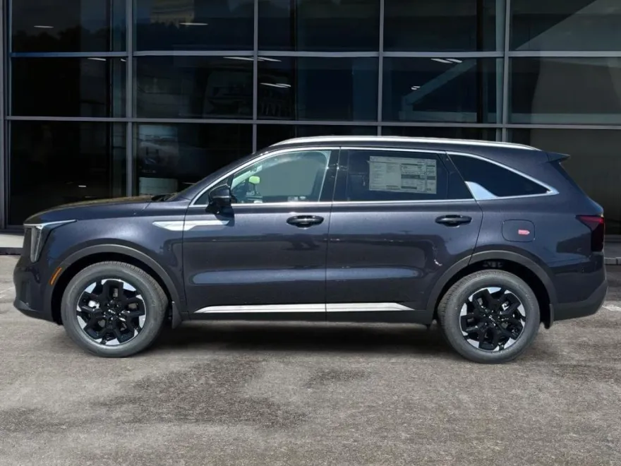 2025 Kia Sorento S photo 1