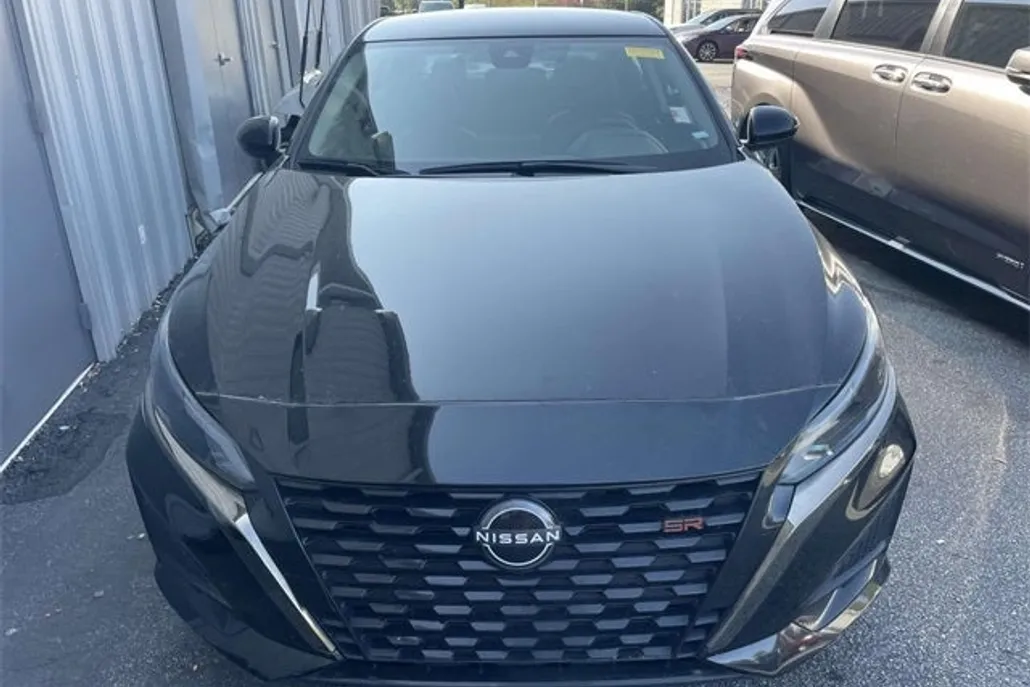 2024 Nissan Altima 2.5 SR photo 1
