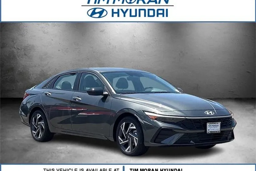 2025 Hyundai Elantra SEL Sport photo 1