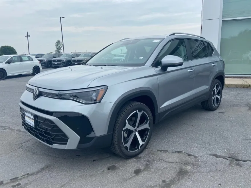 2025 Volkswagen Taos SEL photo 1