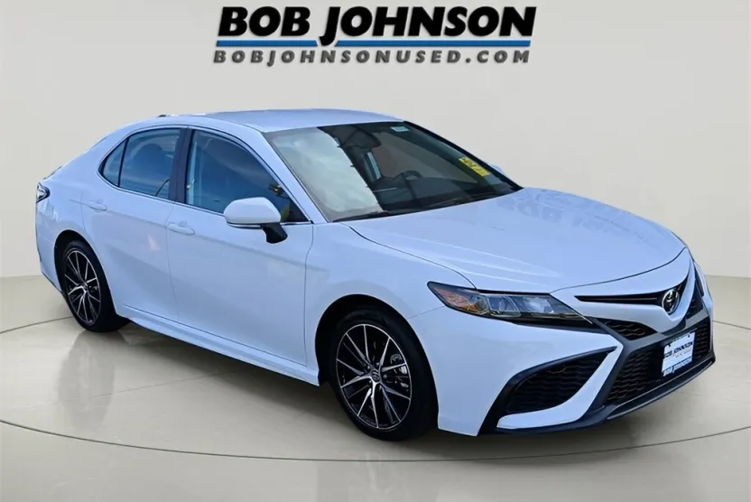 2024 Toyota Camry SE photo 1