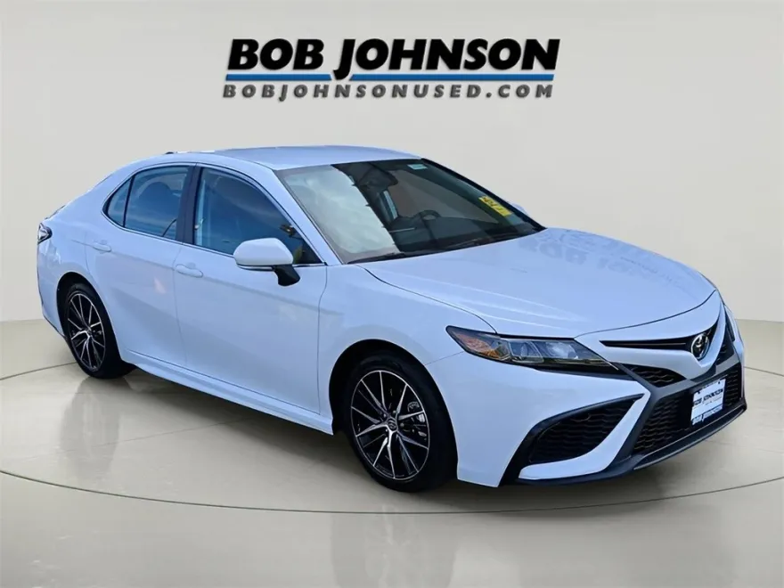 2024 Toyota Camry SE photo 1