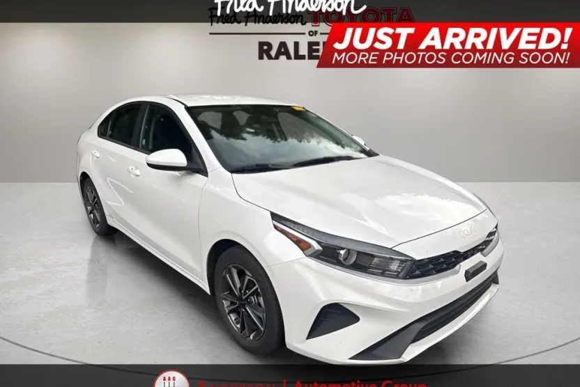 2024 Kia Forte LXS photo 1