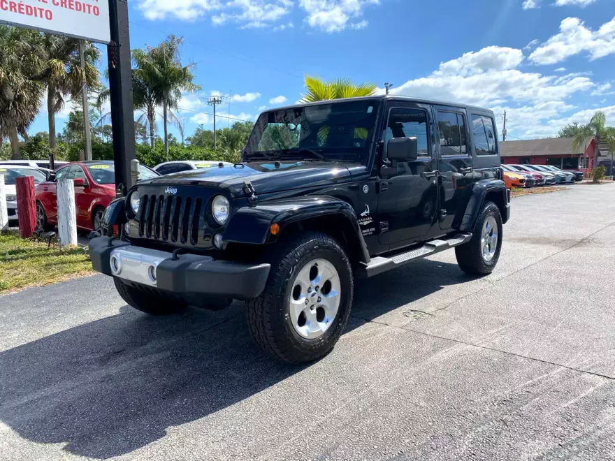 2014 Jeep Wrangler Unlimited Sahara photo 1