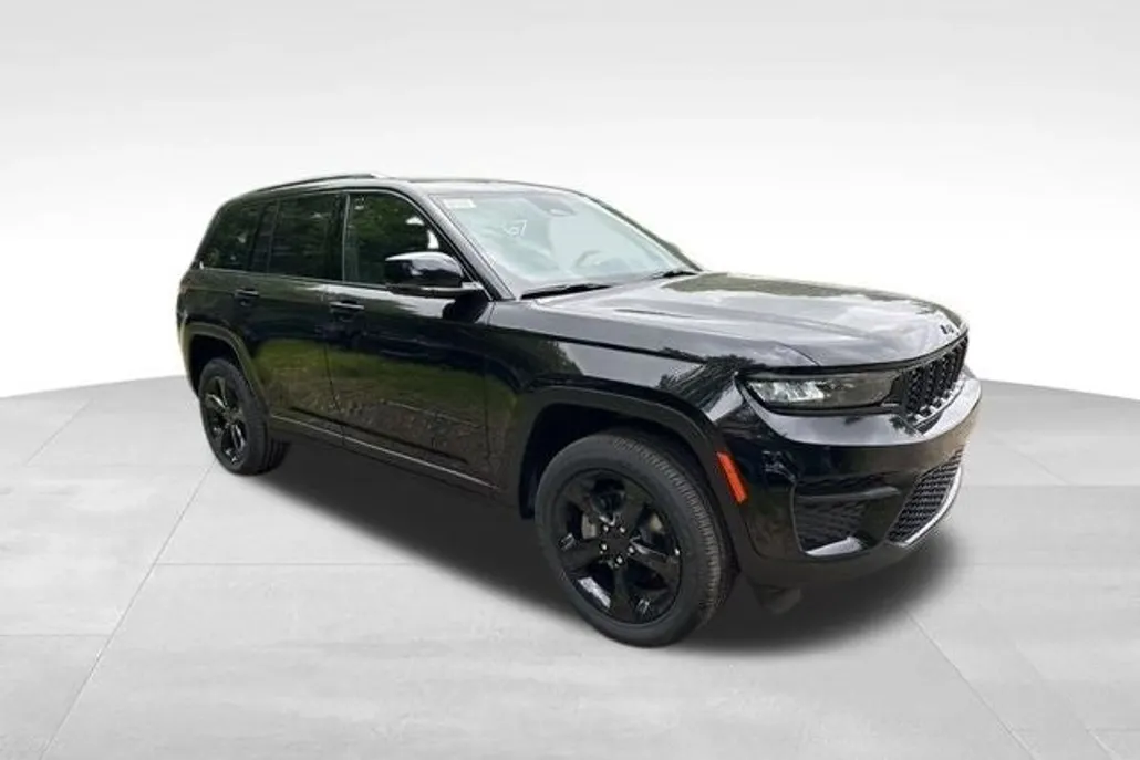 2025 Jeep Grand Cherokee Altitude photo 1