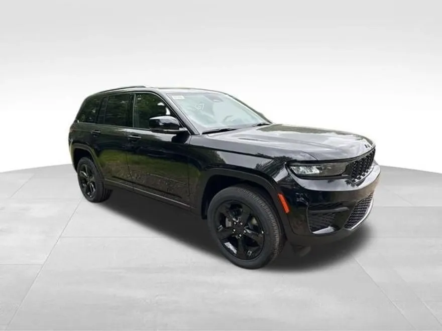 2025 Jeep Grand Cherokee Altitude photo 1