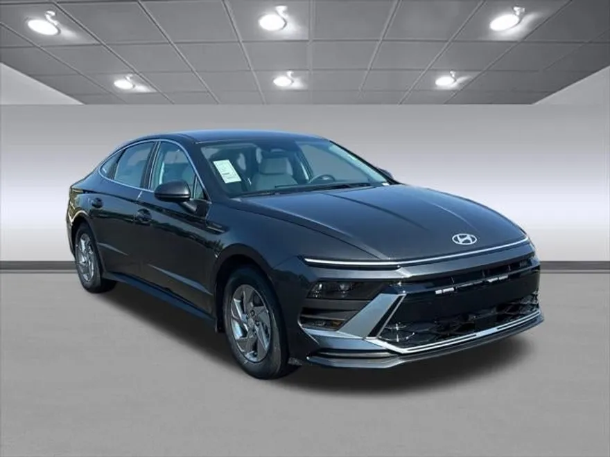 2025 Hyundai Sonata SE photo 1