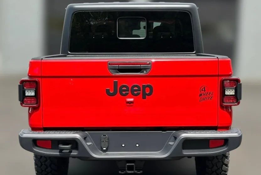 2025 Jeep Gladiator Willys photo 1