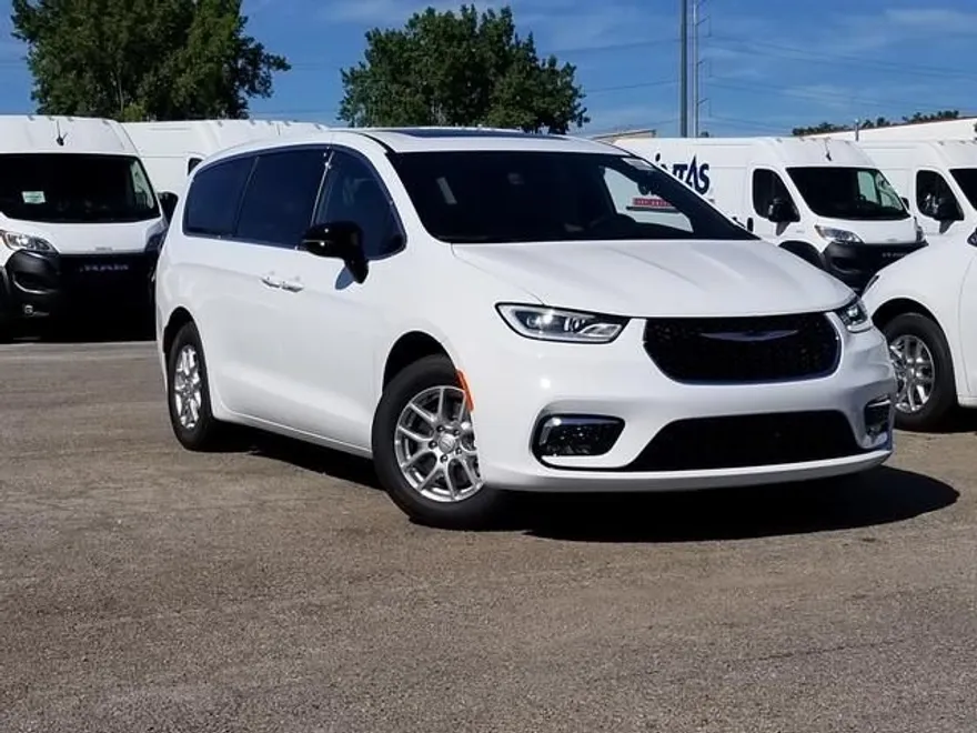 2026 Chrysler Pacifica photo 1