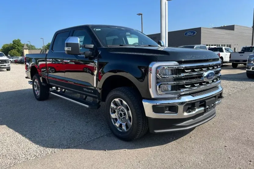2025 Ford F-250 Lariat photo 1