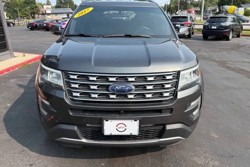 2017 Ford Explorer Limited photo 1