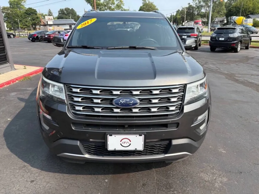 2017 Ford Explorer Limited photo 1